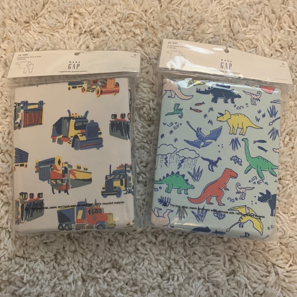 NWT Baby Gap LS 2PC Pajama Set Dinosuars and Trucks Size 5